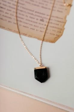 LA RADIANT VAL JEAN GLOBAL Jewelry Issa Stone Pendant Necklace