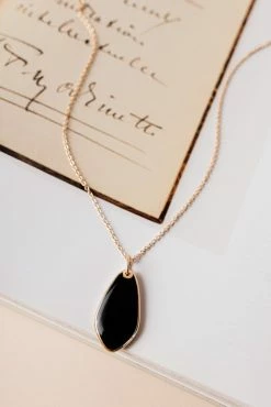 LA RADIANT VAL JEAN GLOBAL Monroe Oval Necklace Jewelry