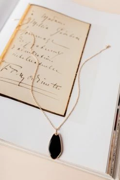 LA RADIANT VAL JEAN GLOBAL Monroe Oval Necklace Jewelry