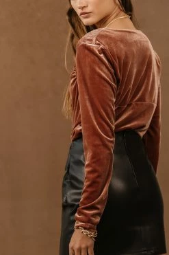 SINA Aida Velvet Top In Black - FINAL SALE