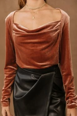 SINA Aida Velvet Top In Black - FINAL SALE