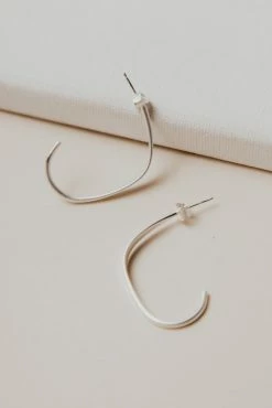 LA RADIANT VAL JEAN GLOBAL Arlo Earrings In Silver