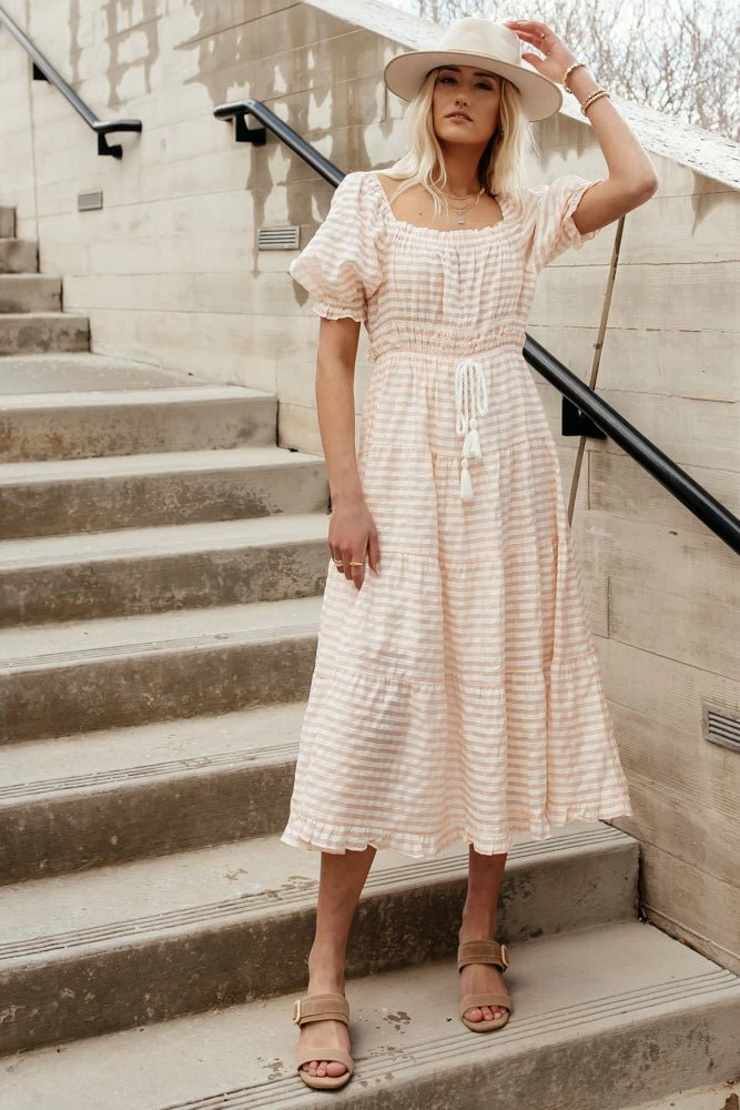 Brand new β MOON RIVER Livie Midi π Dress In Pink - FINAL SALE π€© 1 MOON RIVER Livie Midi Dress In Pink - FINAL SALE