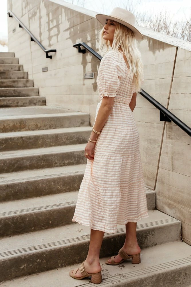 Brand new β MOON RIVER Livie Midi π Dress In Pink - FINAL SALE π€© 5 MOON RIVER Livie Midi Dress In Pink - FINAL SALE