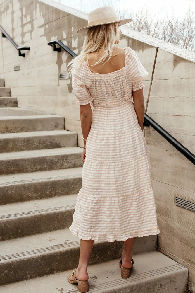 Brand new β MOON RIVER Livie Midi π Dress In Pink - FINAL SALE π€© 3 MOON RIVER Livie Midi Dress In Pink - FINAL SALE