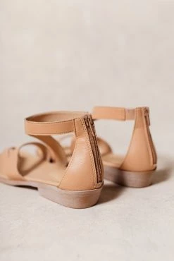 FREE SOUL/MIRACLE MILE Emily Sandals In Nude