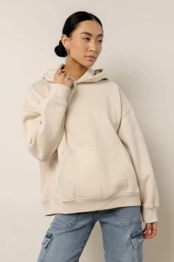 THINGS BETWEEN Todd Pullover In Cream Tops