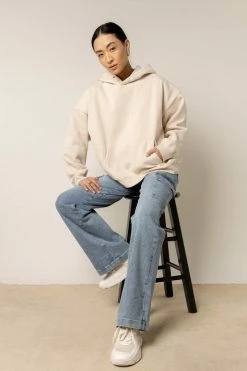 THINGS BETWEEN Todd Pullover In Cream Tops
