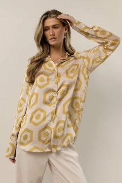 WORUI Liv Hex Print Button Down