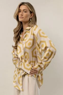 WORUI Liv Hex Print Button Down