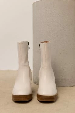 BEAST FASHION Foster Heeled Boots In Ivory