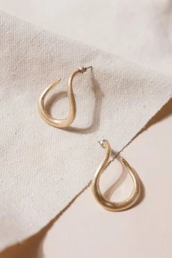 JOYFUL JEWELRY Amanda Hoop Earrings In Gold