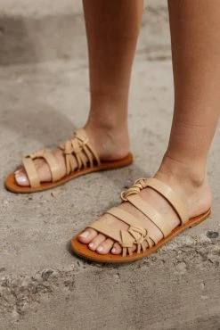 BEAST FASHION Shoes Travis Sandals