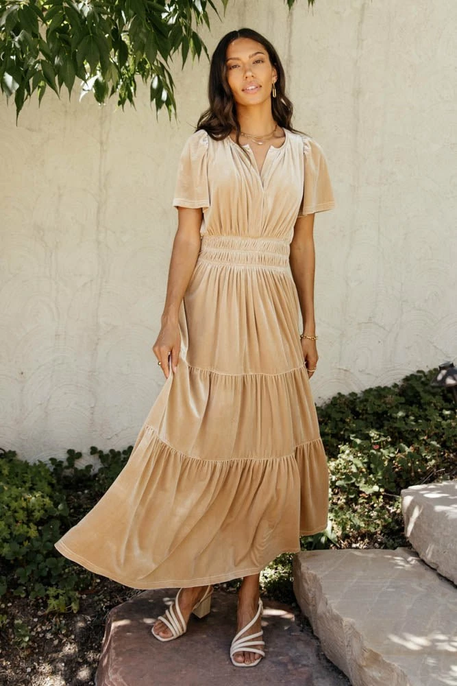 New π SEE AND BE SEEN Marlowe Velvet π Dress In Champagne β¨ 6 SEE AND BE SEEN Marlowe Velvet Dress In Champagne