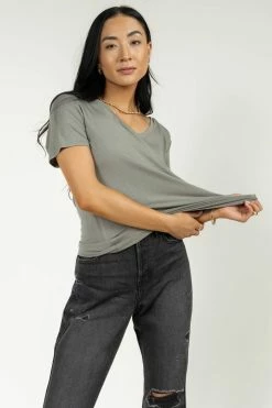 Promo βοΈ LIME N CHILI Essentials V Neck Tee In Light Olive - FINAL SALE 𧨠7 LIME N CHILI Essentials V Neck Tee In Light Olive - FINAL SALE