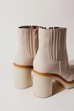 FREE SOUL/MIRACLE MILE Shoes Anastasia Platform Boots In Beige