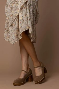 FREE SOUL/MIRACLE MILE Jennifer Heels In Brown Shoes