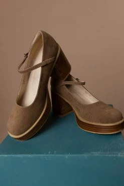 FREE SOUL/MIRACLE MILE Jennifer Heels In Brown Shoes