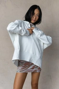 AEMI AND CO Brogan Hoodie In White Tops