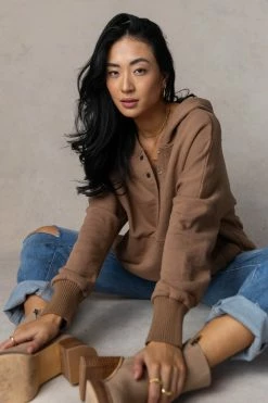 AEMI AND CO Tops Brogan Hoodie In Brown