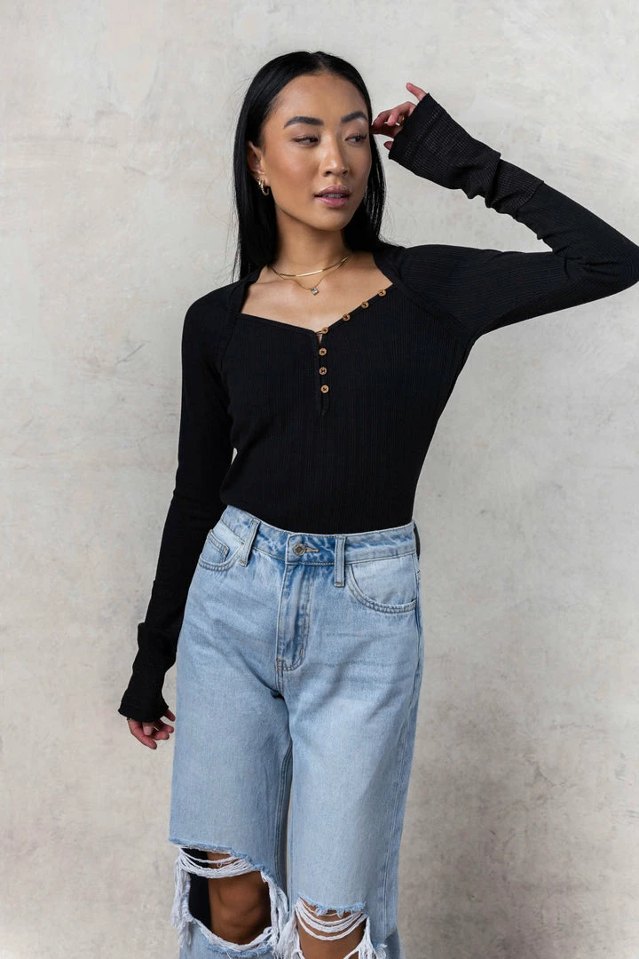 Wholesale π€© SINA Jo Button Top In Black Tops π 1 SINA Jo Button Top In Black Tops