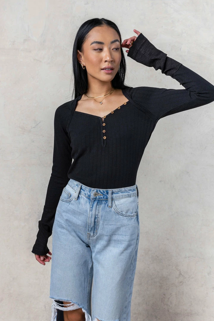 Wholesale π€© SINA Jo Button Top In Black Tops π 2 SINA Jo Button Top In Black Tops