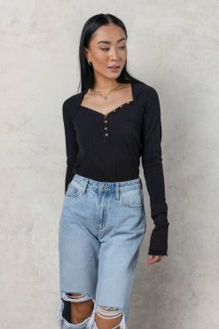 Wholesale π€© SINA Jo Button Top In Black Tops π 12 SINA Jo Button Top In Black Tops