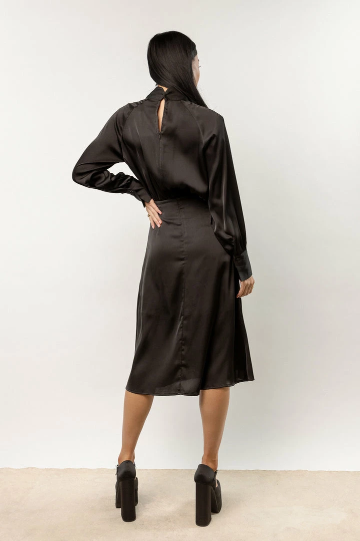 Flash Sale β AARON & AMBER Blaise Midi π Dress In Black π€© 2 AARON & AMBER Blaise Midi Dress In Black