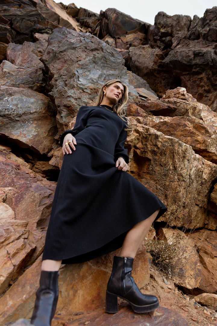 Discount 🎉 WORUI Demi Cut Out 👗 Dress In Black - FINAL SALE 🔥 2 WORUI Demi Cut Out Dress In Black - FINAL SALE