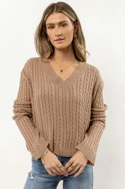 MITTO SHOP Liv Cable Knit Sweater In Camel Tops