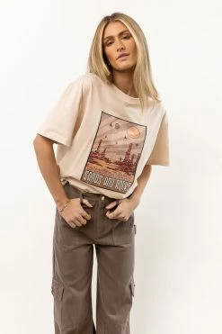 WORUI Tops Unknown Planets Graphic Tee