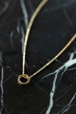 J&D JEWELRY Ava Circle Pendant Necklace