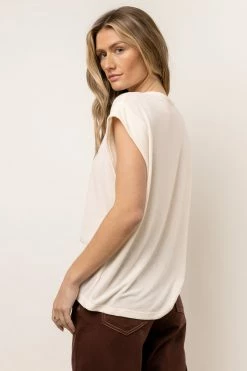 SINA New Arrivals Greta Muscle Tee In Cream