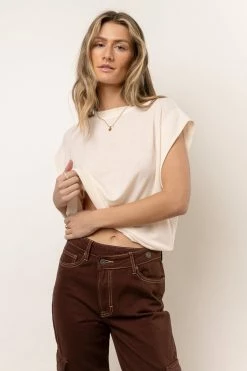 SINA New Arrivals Greta Muscle Tee In Cream