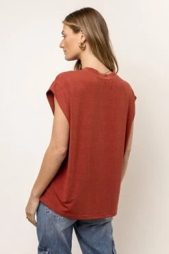 SINA Greta Muscle Tee In Rust
