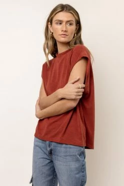 SINA Greta Muscle Tee In Rust