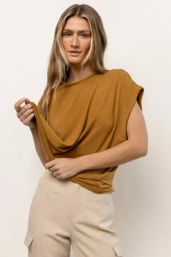 SINA Greta Muscle Tee In Camel