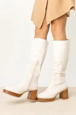 FREE SOUL/MIRACLE MILE Shoes Juniper Boots In White