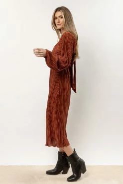 GILLI Kienna Midi Dress Dresses