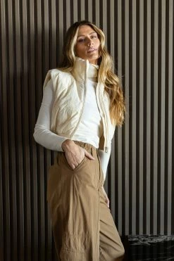 &MERCI Tops Quinn Cropped Puffer Vest